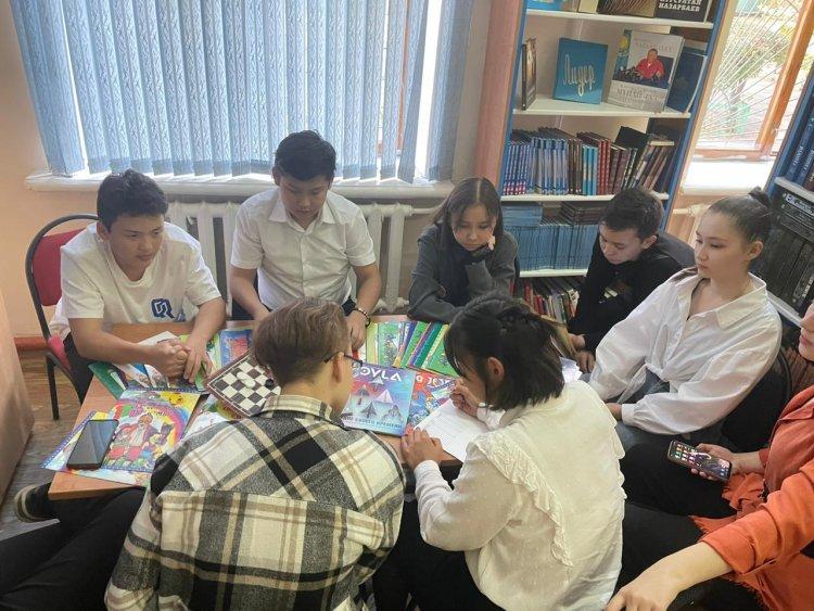 Кітапханағамызға  қош келдіңіздер! Добро пожаловать в нашу библиотеку!