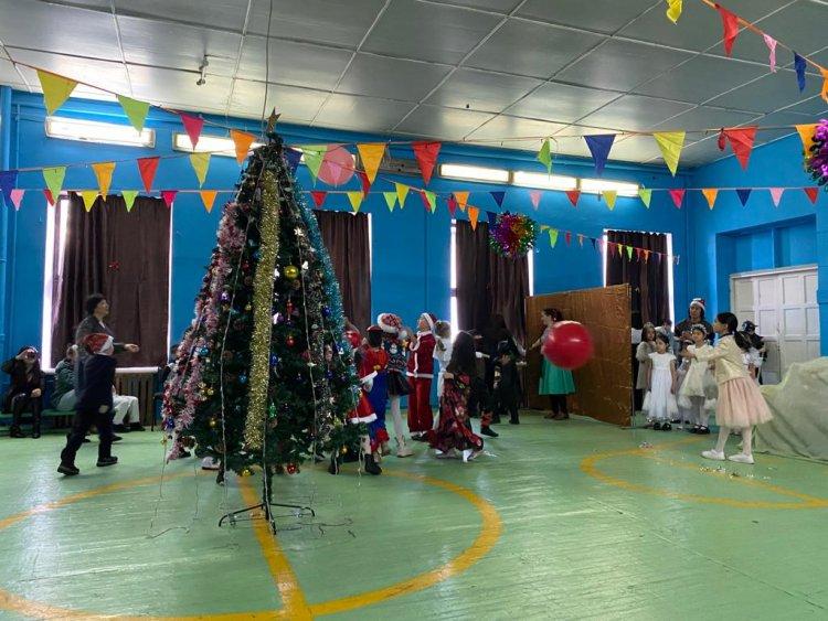 Жаңа жылдық кеш! Празднование Нового Года в школе!